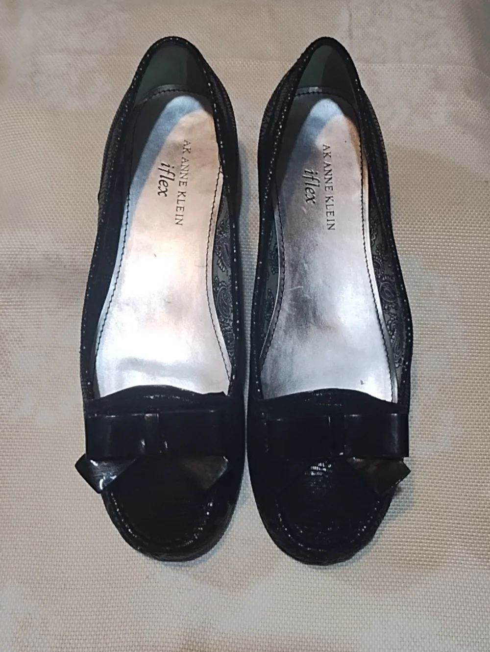 Anne Klein Black Patent Bow Flats Very Nice Leather 9M.